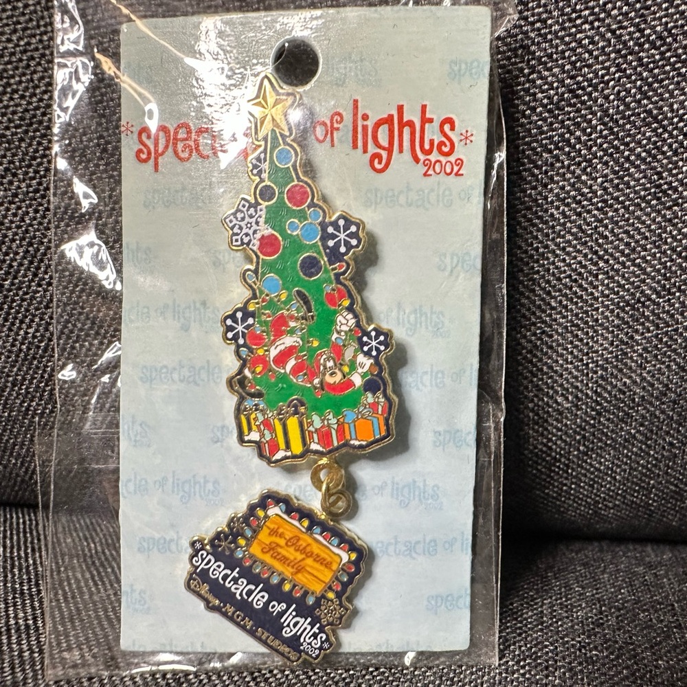 Disney Parks MGM Studios Goofy Spectacle of Lights Christmas Pin - Picture 2 of 3